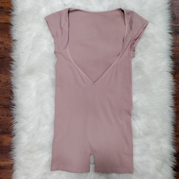 Intimately Let Go Shortie Romper Mauve Short Sleeve Deep V-Back Bodysuit Size XS - Picture 3 of 10